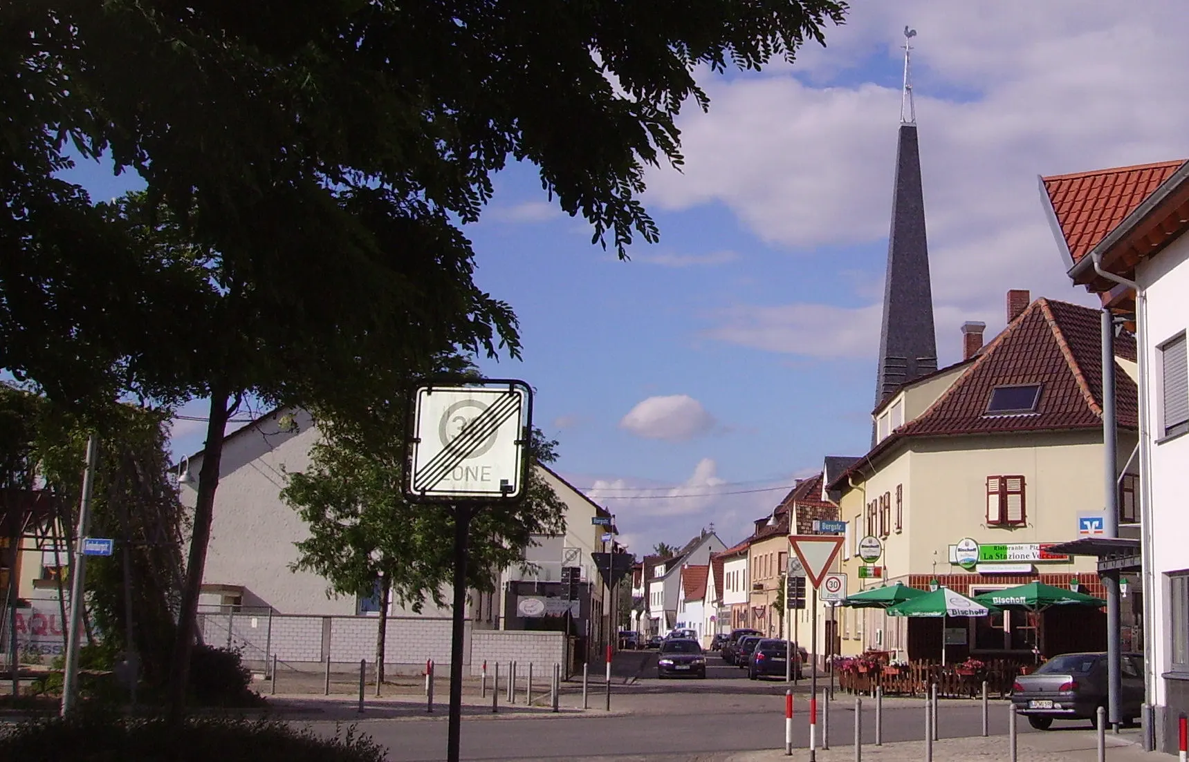 Ortsmitte des Stadtteils Maudach in Ludwigshafen