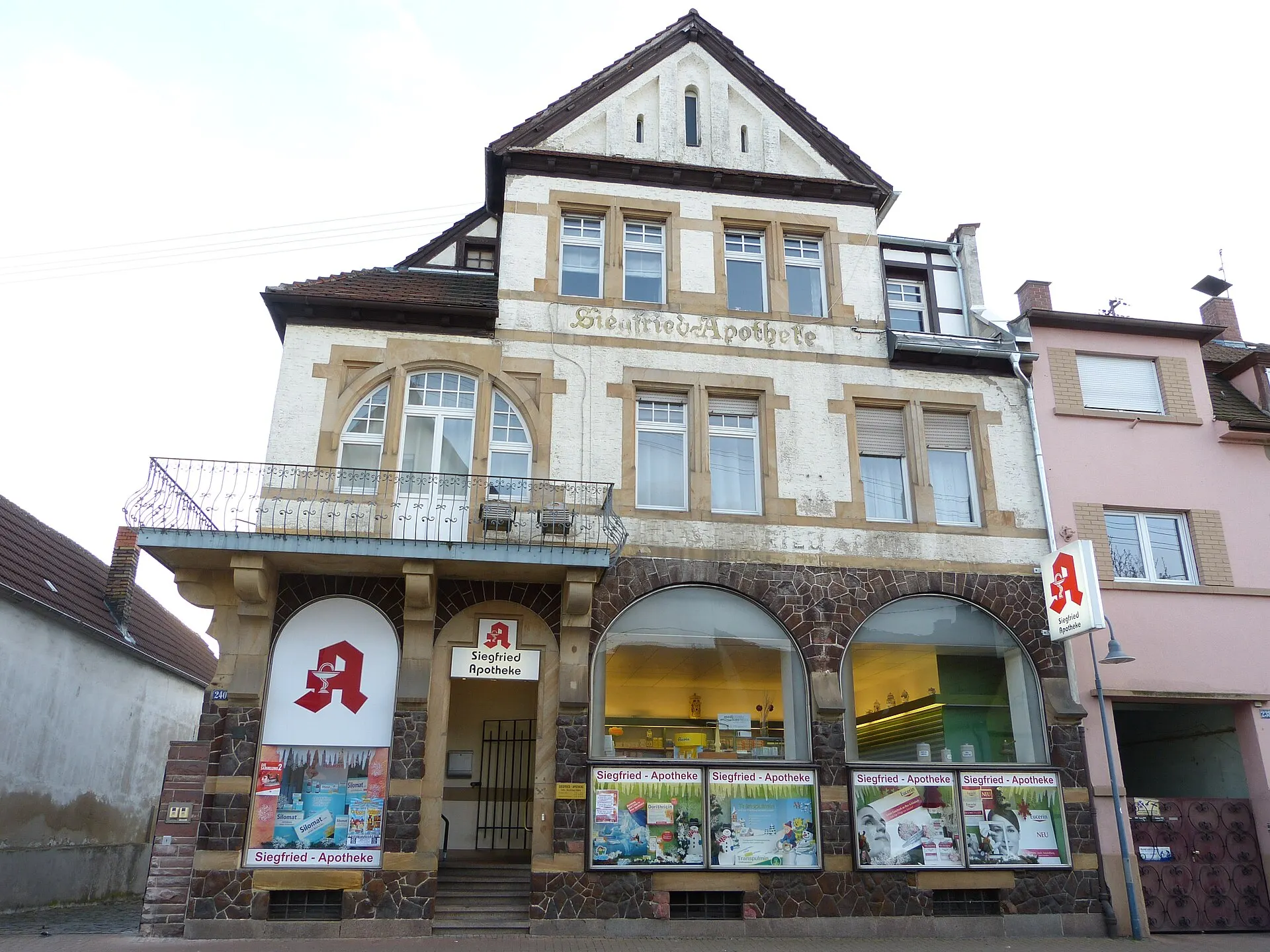 Hauptstraße im Stadtteil Rheingönheim in Ludwigshafen