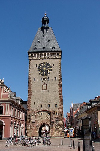 Der Pegeluhrturm in Ludwigshafen am Rhein